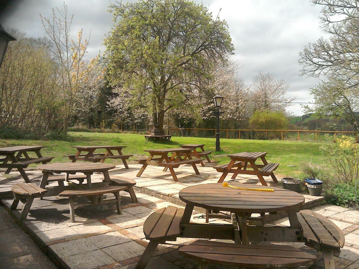 The Crown Inn Alvediston Екстериор снимка