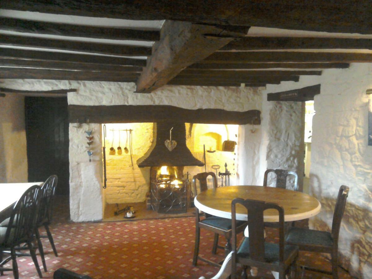 The Crown Inn Alvediston Екстериор снимка