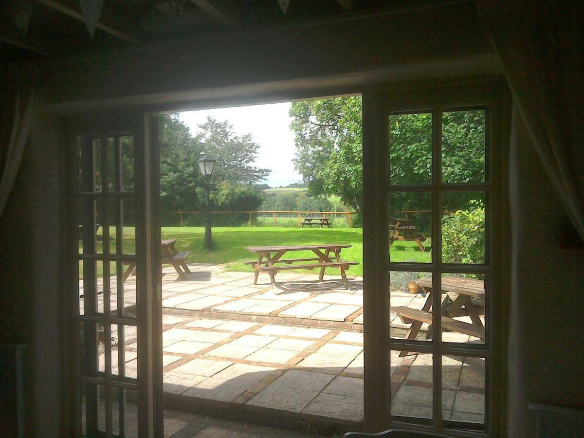 The Crown Inn Alvediston Екстериор снимка