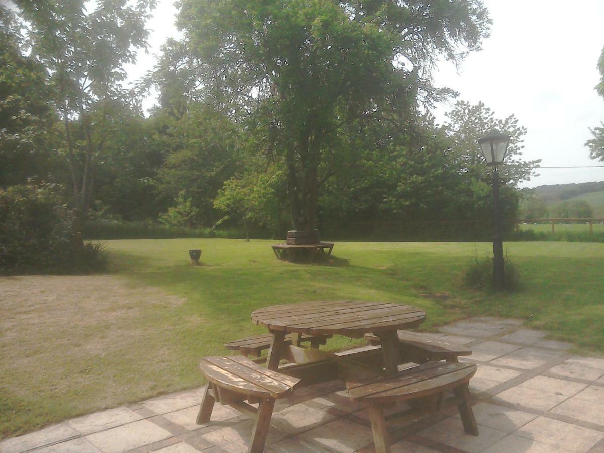 The Crown Inn Alvediston Екстериор снимка