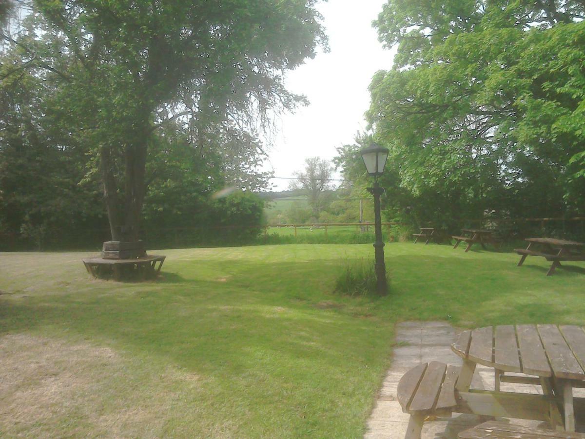 The Crown Inn Alvediston Екстериор снимка